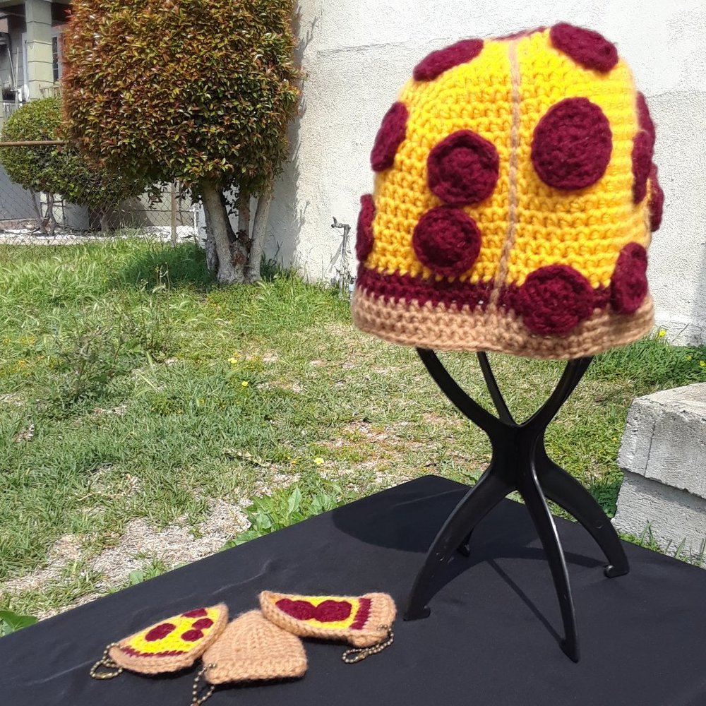 HANDMADE PEPPERONI PIZZA PIE BEANIE